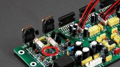 插件电阻通常使用一组颜色编码的频带来识别
